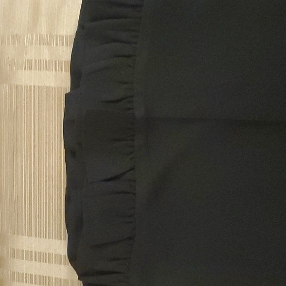 Black Ruffle Bottom Crop Pant - Picture 3 of 6